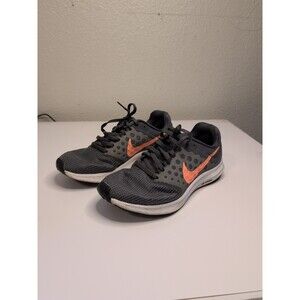 Women's Nike Tennis Shoes Size 7.5